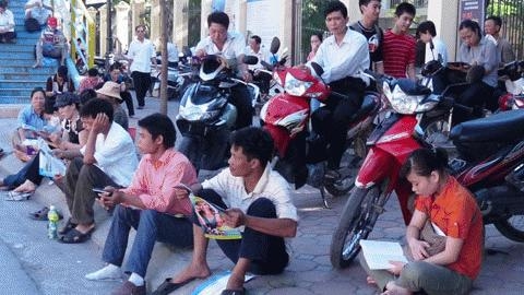 Thí sinh thiệt còn các trường bỏ túi 16 tỷ?