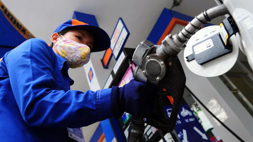 Điều hành xăng dầu: Cơn sóng ngầm giữa 2 bộ