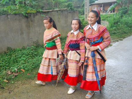 100 gái bản Phố bỗng dưng mất tích