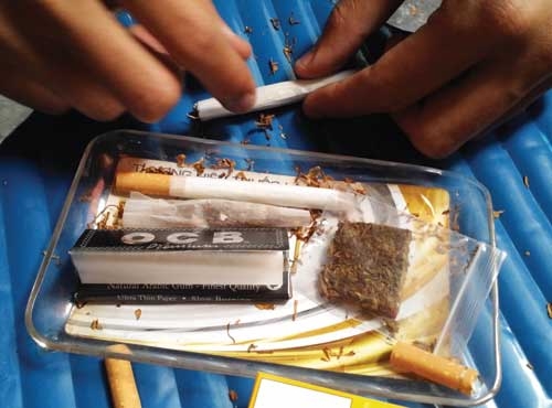 Chìm trong “cỏ thơm”