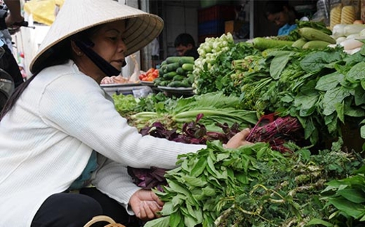 Người tiêu dùng... kiệt sức: Ăn chưa đủ lấy gì mua sắm!