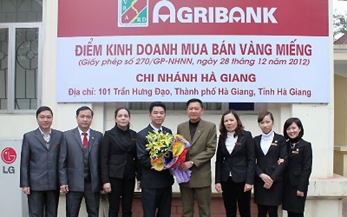 “Nghịch cảnh” kinh doanh vàng miếng