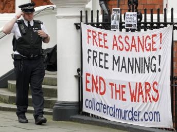Ecuador cho phép người sáng lập WikiLeaks được tị nạn chính trị