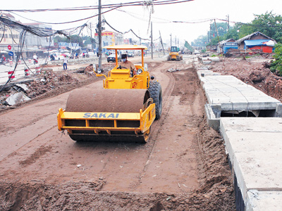 Không cắt giảm, còn xin thêm vốn đầu tư công