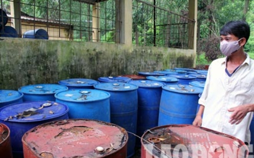 Vụ chôn thuốc trừ sâu: Dân chỉ được khai quật tại những vị trí công an chỉ định!