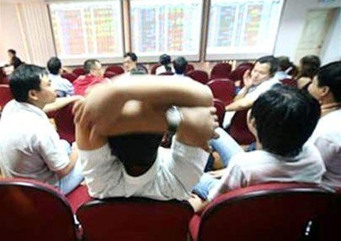 Thao túng giá cổ phiếu: Vi phạm nhiều, xử được bao nhiêu?
