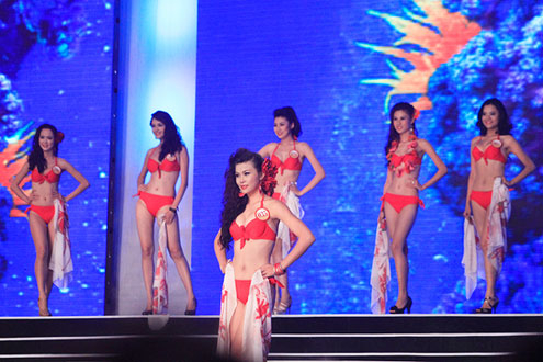 Đặng Thu Thảo đăng quang Hoa hậu Việt Nam 2012