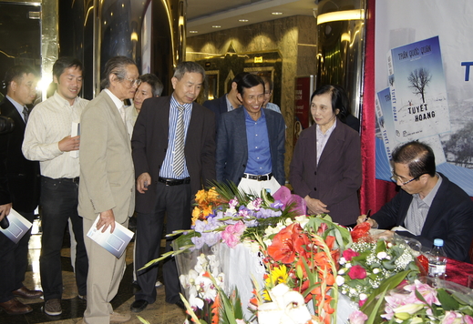 Nhân dịp 15 năm thành lập báo Quê Việt, gặp gỡ người nhà, tác giả Tuyết hoang.