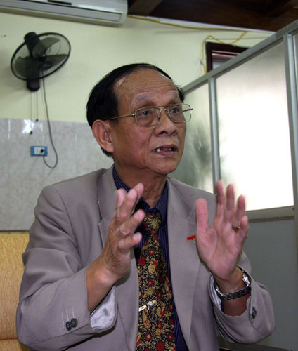 Con trai cụ Nguyễn Tuân: "Giao thông = Tranh cướp đường!"