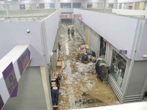 Dư âm cháy chợ ở Ba Lan: Người Việt nỗ lực khắc phục hậu quả