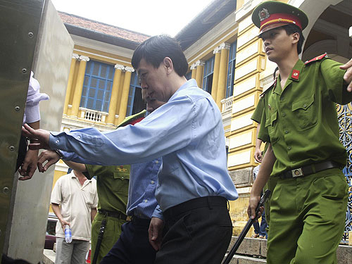 Nhiều bất thường khó hiểu