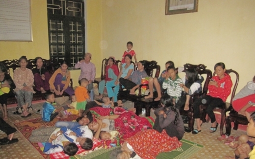 Bão số 10 làm vạn nhà tốc mái, giao thông tê liệt