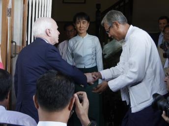 Thượng nghị sĩ Mỹ kêu gọi Miến Điện cải tổ dân chủ