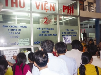 Viện phí tăng, bệnh viện đua nhau 'hốt bạc'