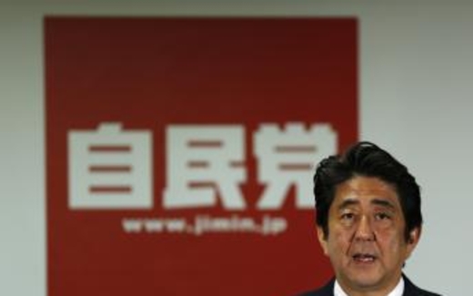 Thắng lớn trong bầu cử, Shinzo Abe trực tiếp đối mặt với thách thức