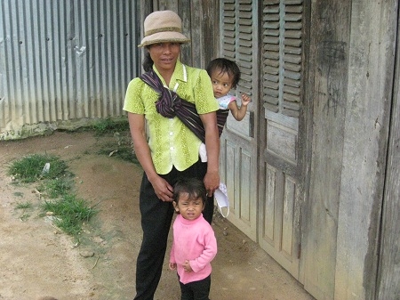 Tục bắt chồng biến tướng, gái nghèo không lấy nổi chồng