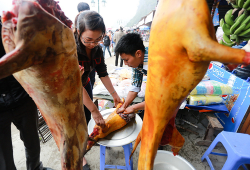 Khổ với “tháng ăn chơi”...