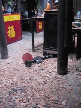 Nhà thờ Thái tộc bị đập phá: Bất lực đứng nhìn?