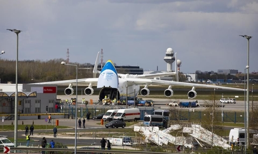 Chúng tôi biết chuyến bay của máy bay lớn nhất thế giới đến Ba Lan giá bao nhiêu