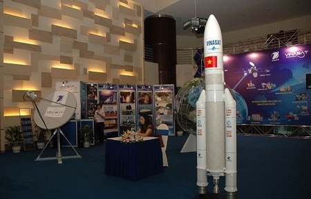 Vì sao VNPT vay tiền Mỹ đầu tư cho Vinasat-2?