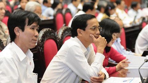 Bỏ biên chế 1,6 triệu viên chức, sợ ảnh hưởng 'tâm tư'?