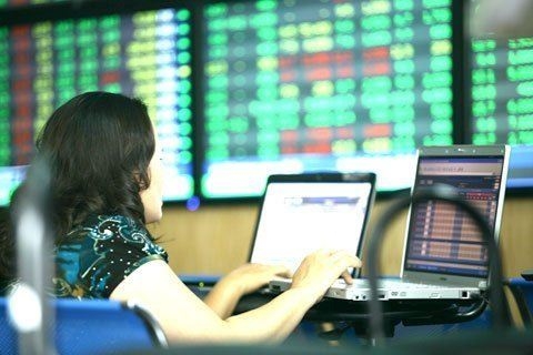 Hàng loạt công ty chứng khoán dẹp tiệm
