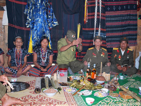 Đến núi rừng Trường Sơn, thưởng thức món đọt mây