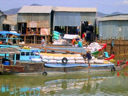 Biên giới Tây Nam: Lúa nội ứ, lúa ngoại vào