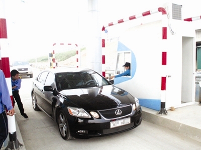 Thu phí đường bộ từ năm 2013: Lo ngại phí chồng phí?