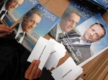 Tranh cử tổng thống Pháp vòng hai kết thúc. Ông Hollande vẫn được dự báo thắng cử
