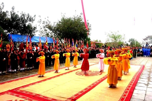 Về thăm đền Mẫu Âu Cơ