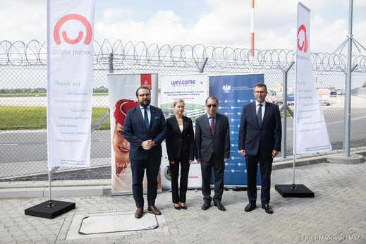 Ba Lan chuyển vắc-xin và giúp đỡ nhân đạo cho Việt Nam