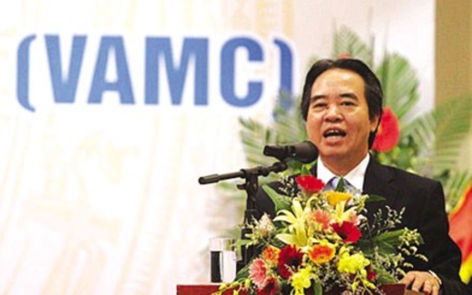 "Đoạn tuyệt" 100.000 tỉ nợ xấu