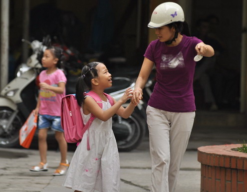 Có nên cho trẻ em học thêm?