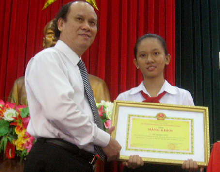 Nữ sinh đoạt giải nhất viết thư quốc tế được cấp chung cư