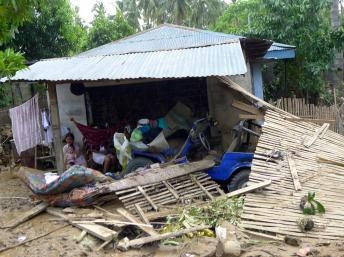 Bão tại Philippines: hơn 400 người chết, 100.000 người sơ tán