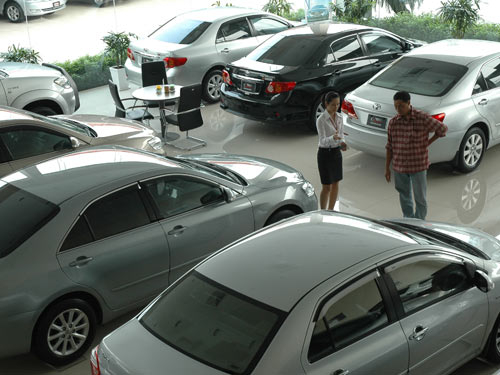 CÔNG NGHIỆP Ô TÔ CÓ NGUY CƠ PHÁ SẢN: Loay hoay trước ngã ba đường