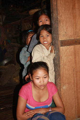 Tìm xóm "người rừng" trên đỉnh Giăng Màn