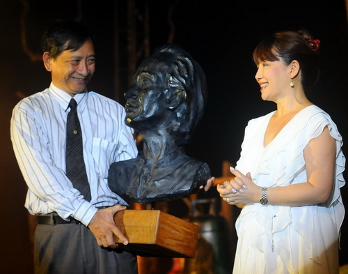 Hơn 8.000 khán giả đến với đêm nhạc Trịnh