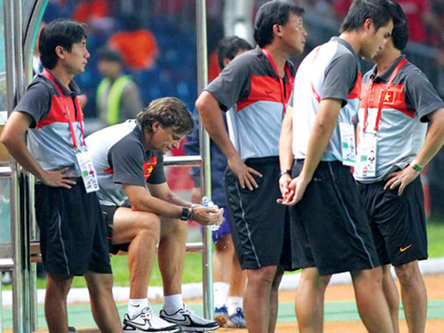 VFF vì đâu "lẹo lưỡi"?