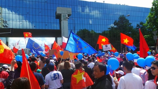 Hướng về biển đảo yêu thương