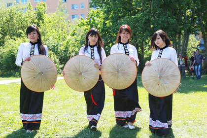 Thế Sáng và Triển lãm ảnh “Áo dài Việt Nam”