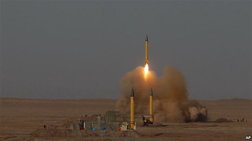 Iran thử nghiệm phi đạn với hệ thống điều khiển mới