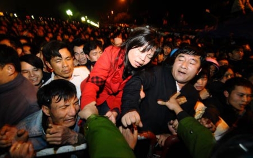 Giữ lễ và vô lễ trong lễ hội tâm linh