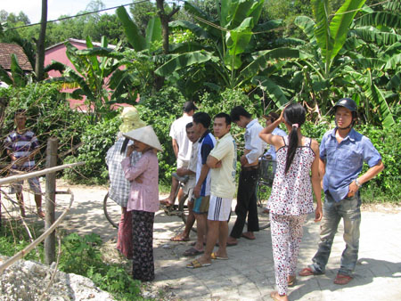 Những “cơn lốc” trầm, kỳ: “Ăn của rừng, rưng rưng nước mắt”