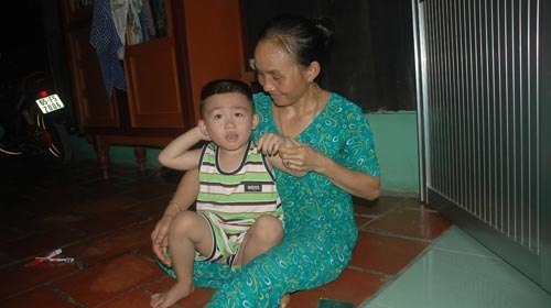Ham chồng ngoại, khổ mẹ tội con