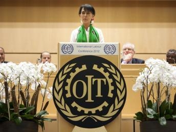 Đối lập Aung San Suu Kyi kêu gọi quốc tế đầu tư vào Miến Điện