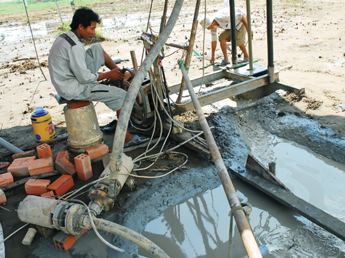 Khai thác nước ngầm vô tội vạ: Mặt đất ở TP.HCM đang lún nhanh