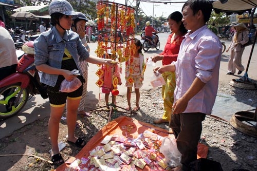 Xôn xao chợ tết ở quê