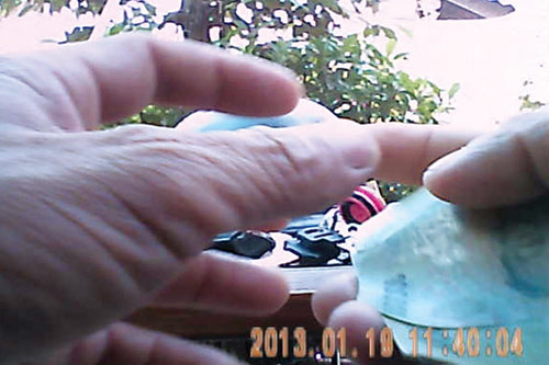 “Làm tiền” cả người chở thuê